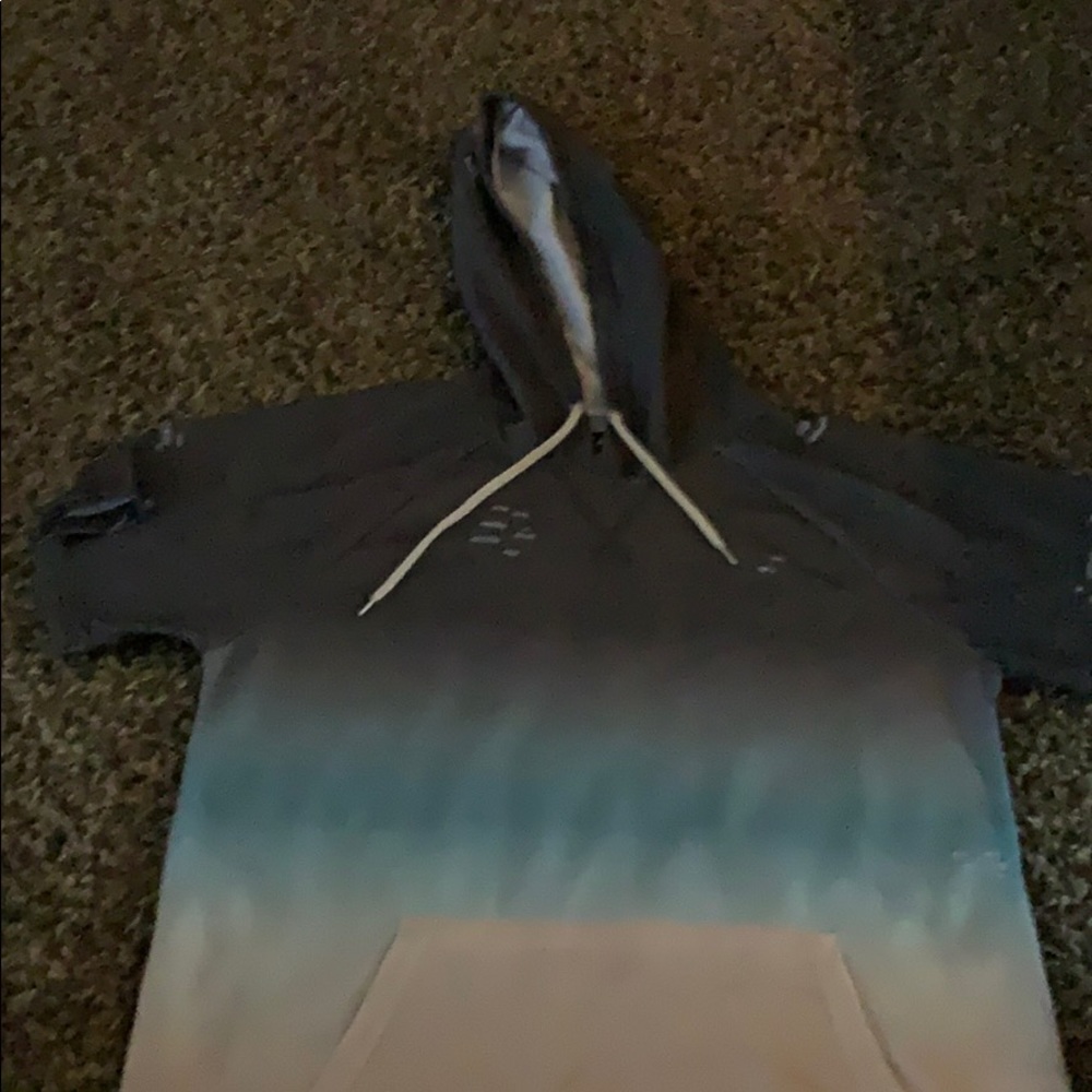 Hooded shirt sleeve shirt